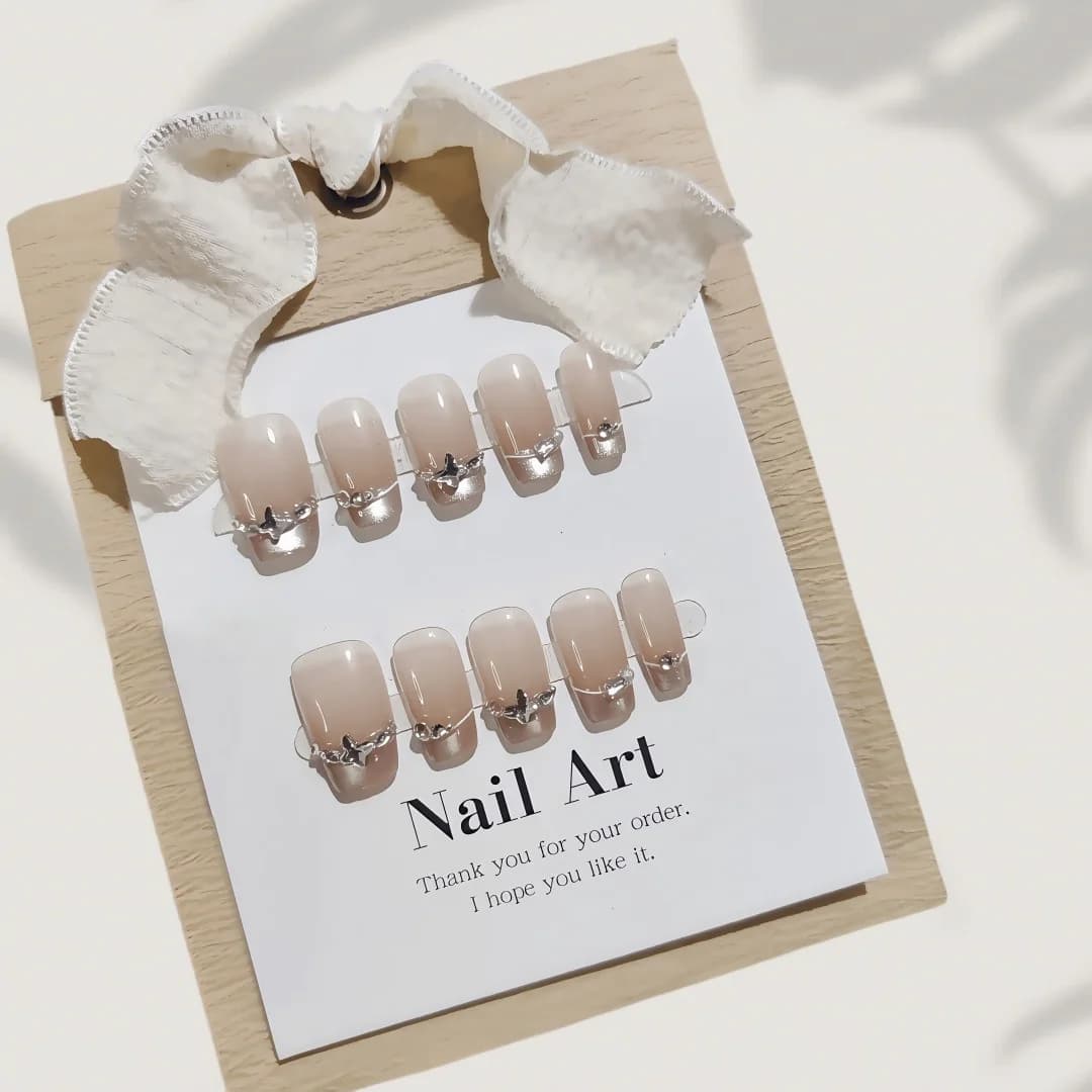 Nalepovacie nechty French Tip s motýľmi a mačacím okom