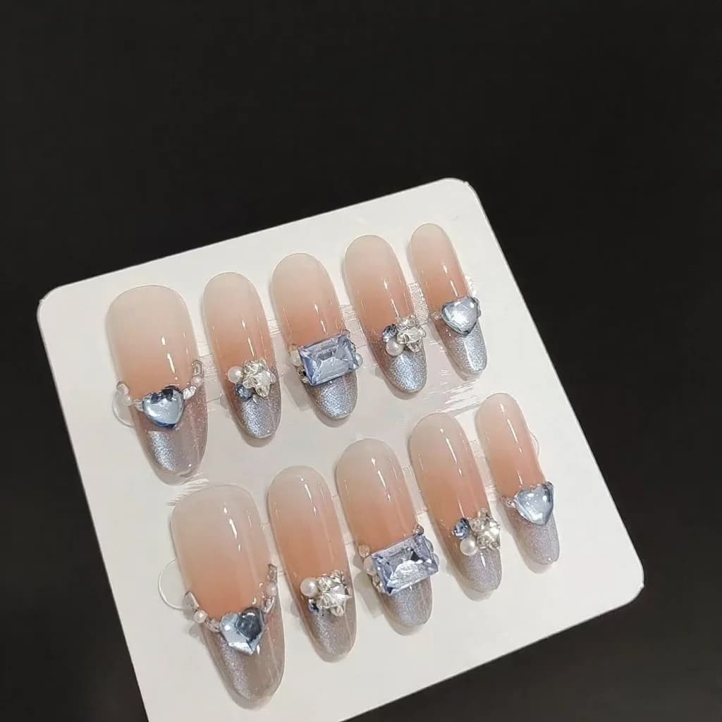 Modré jantárové nalepovacie nechty Cat Eye French Tip s kamienkami, dlhý ovál