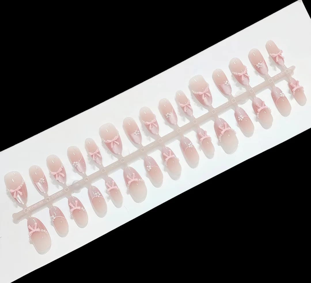 Nalepovacie nechty Cat Eye s glitrami, stredne oválne, 30 kusov