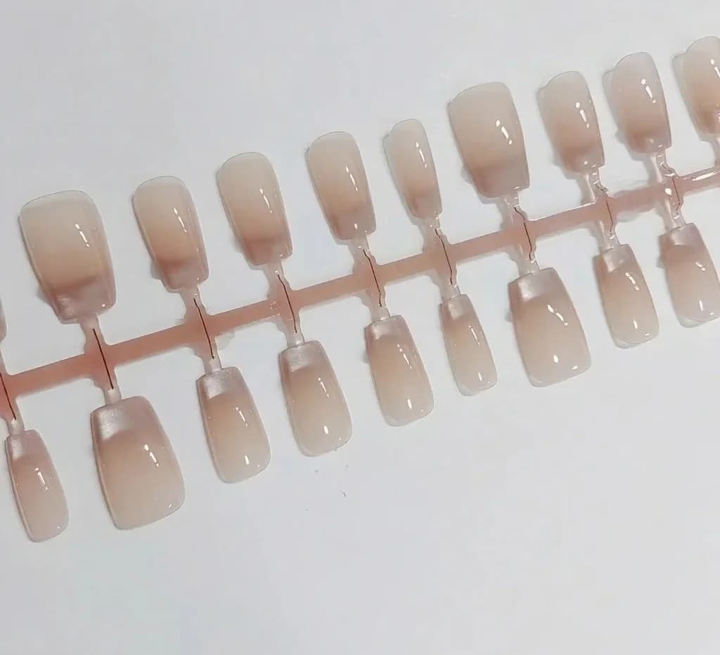 Nalepovacie nechty French Tip s motýľmi a mačacím okom