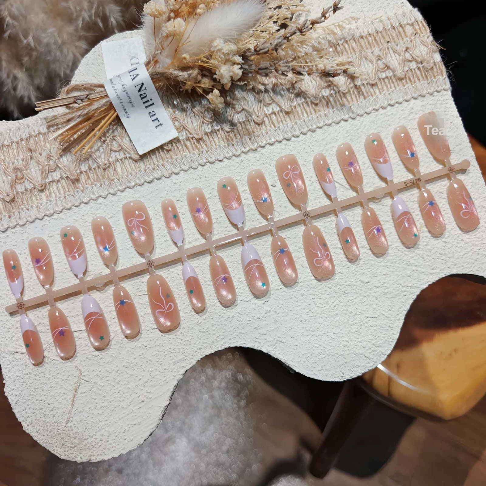 Jemné ružové nalepovacie nechty Cat Eye, 30 ks, opakovane použiteľné