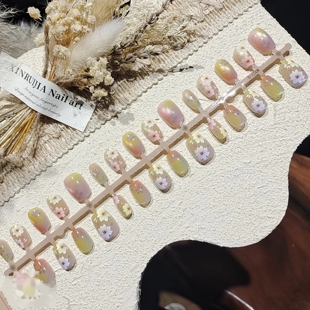Kvetinové nalepovacie nechty mačacie oko krátky tvar ballerina
