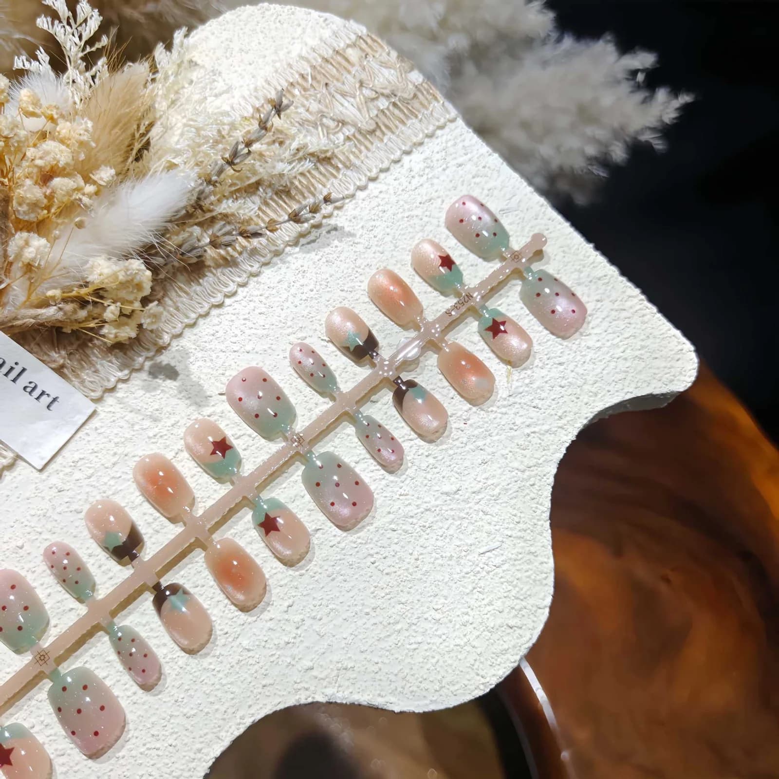 Krátke nalepovacie nechty ballet mint mačacie oko sklenené korálky