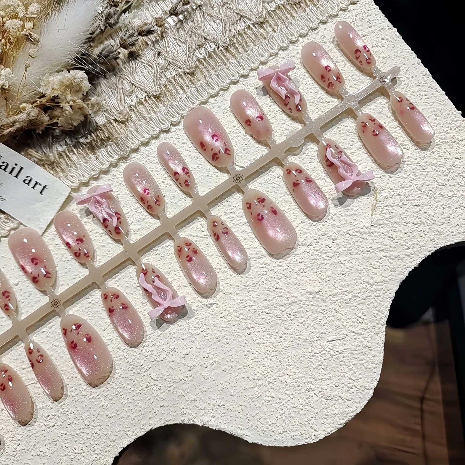 Ružové leopardie nechty s mačacím okom, stredný oválny tvar