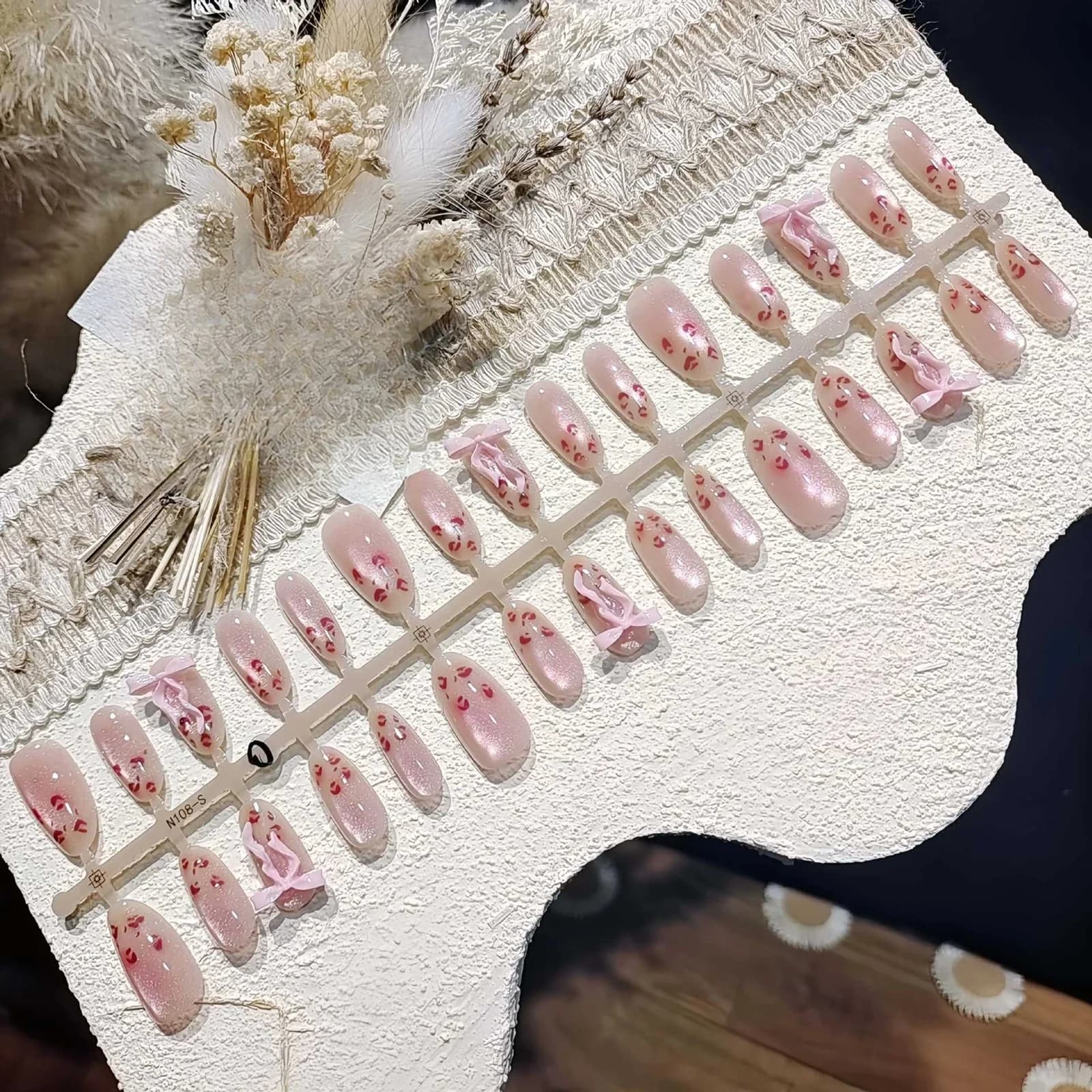 Ružové leopardie nechty s mačacím okom, stredný oválny tvar