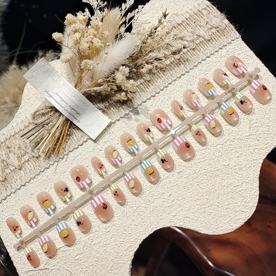Krátke ballerina nalepovacie nechty mačacie oko candy štýl s kamienkami