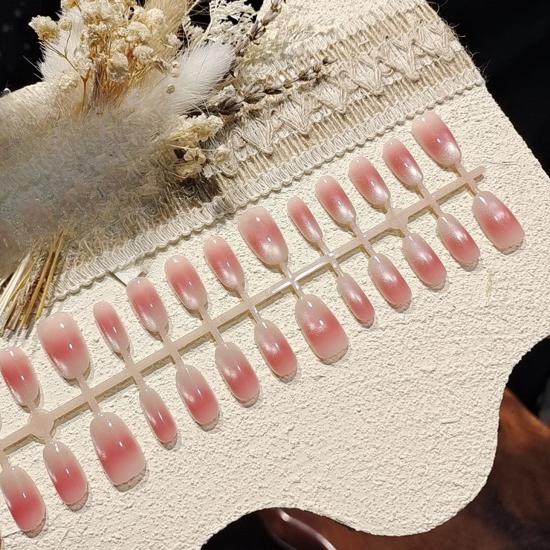 Broskyňovo ružové mačacie oko nalepovacie nechty krátke stredné oválne gradient