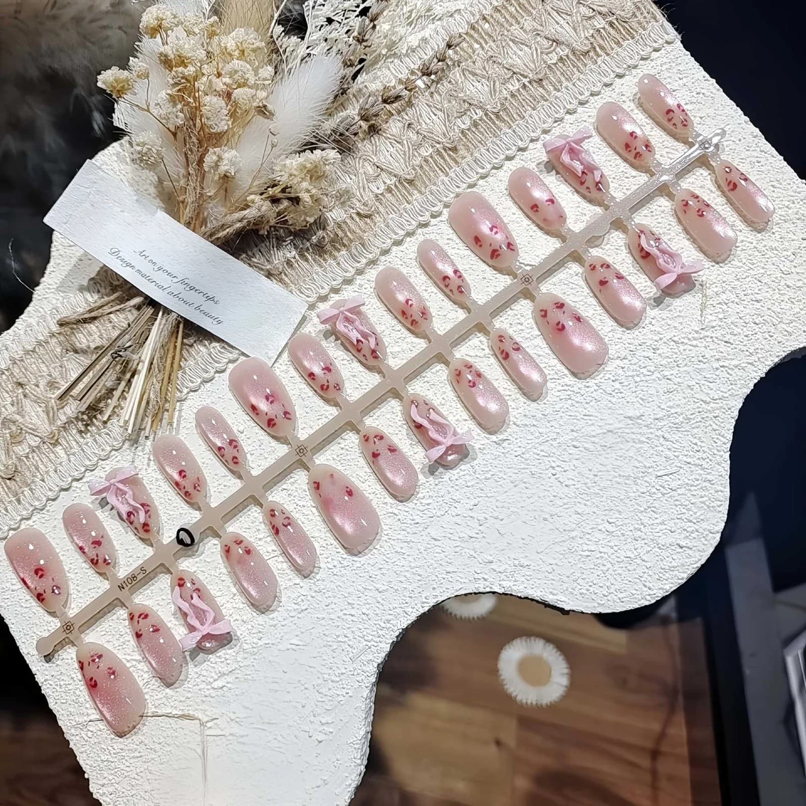 Ružové leopardie nechty s mačacím okom, stredný oválny tvar